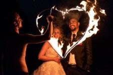 Freude beim Entzünden des Feuerherzens