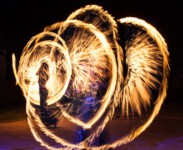 Brennende Schnüre begeistern das Publikum